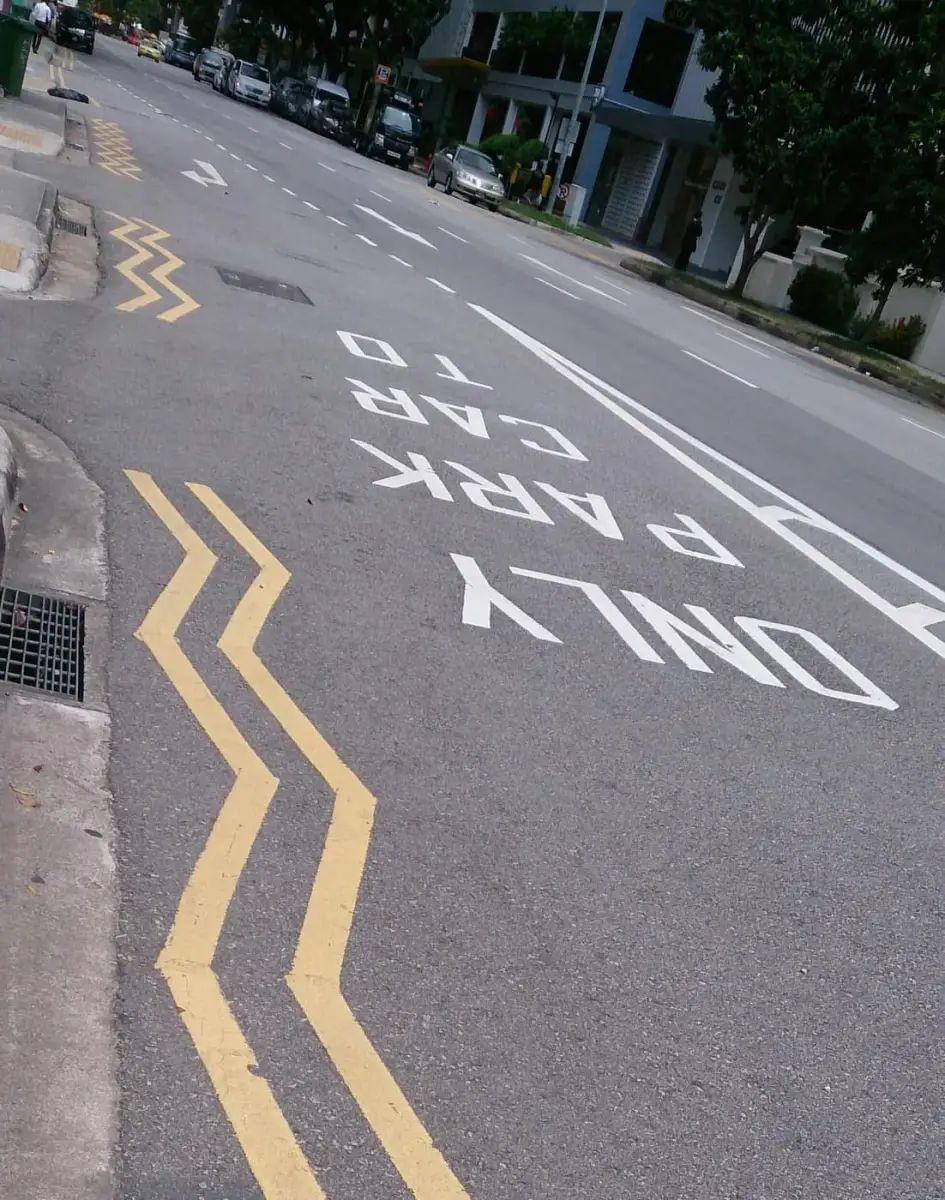 Yellow zig zag road markings